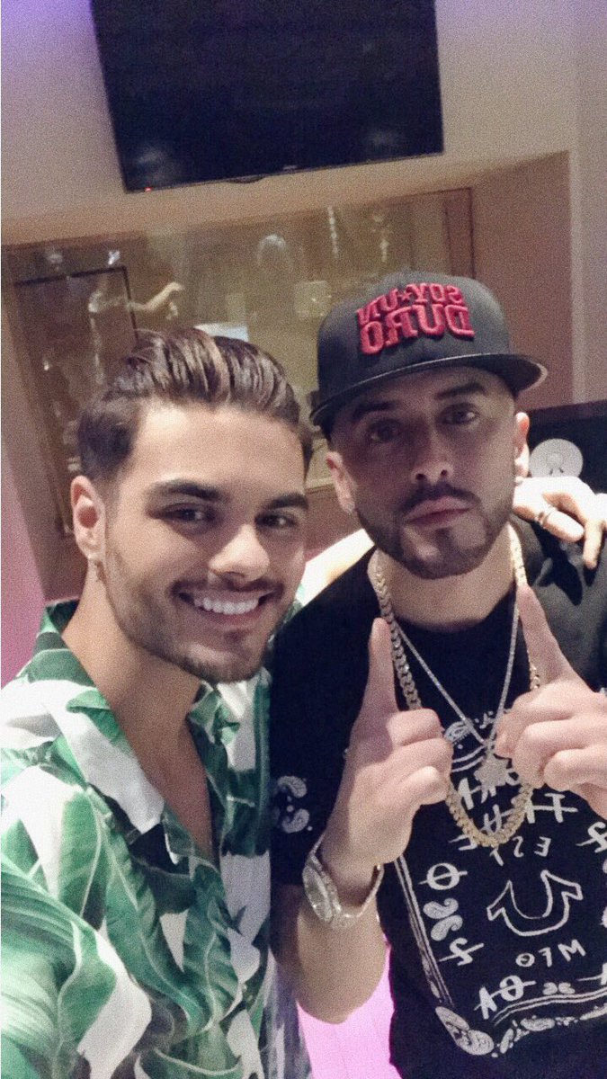 AbrahamMateo's tweet photo. Capitán @yandeloficial en el estudio! #VienenSorpresas 🙏🏼 https://t.co/8mw1YVQFco