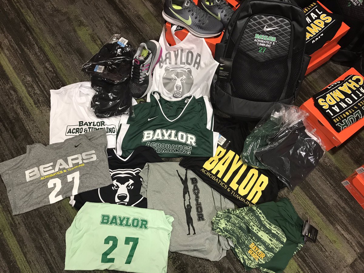First day of practice means time for some new gear! #SicEm