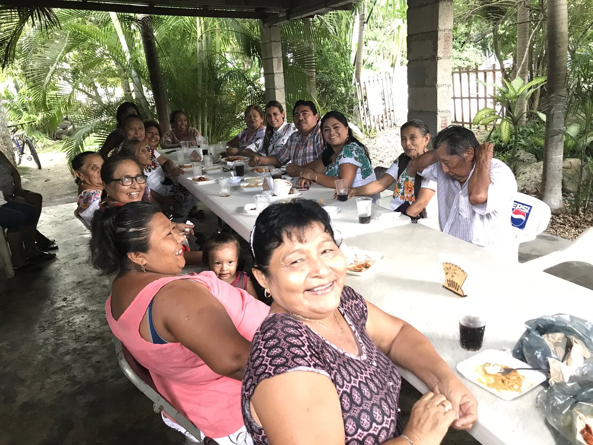 JessiSaiden's tweet photo. Hoy durante el almuerzo tuvimos oportunidad de realizar algunas #gestioneseducativas en #Komchen comisaría de Mérida https://t.co/N9jT6YFI4q