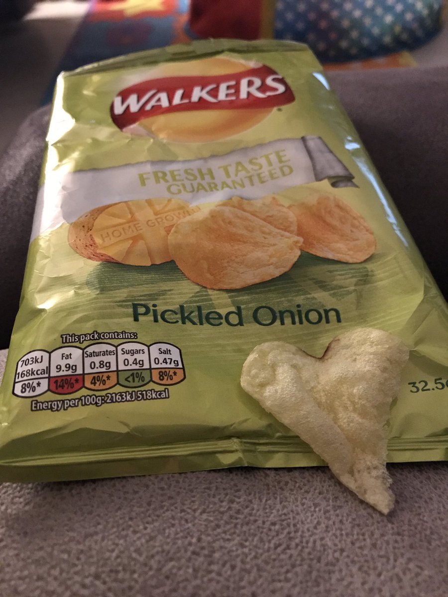 iamamyhunter's tweet photo. Thanks @walkers_crisps #PickledOnion I Love You too! #HeartShapedCrisp #SurvivedTheProcess #ILovePickledOnionFlavourWalkers https://t.co/RLeR9DrvNo