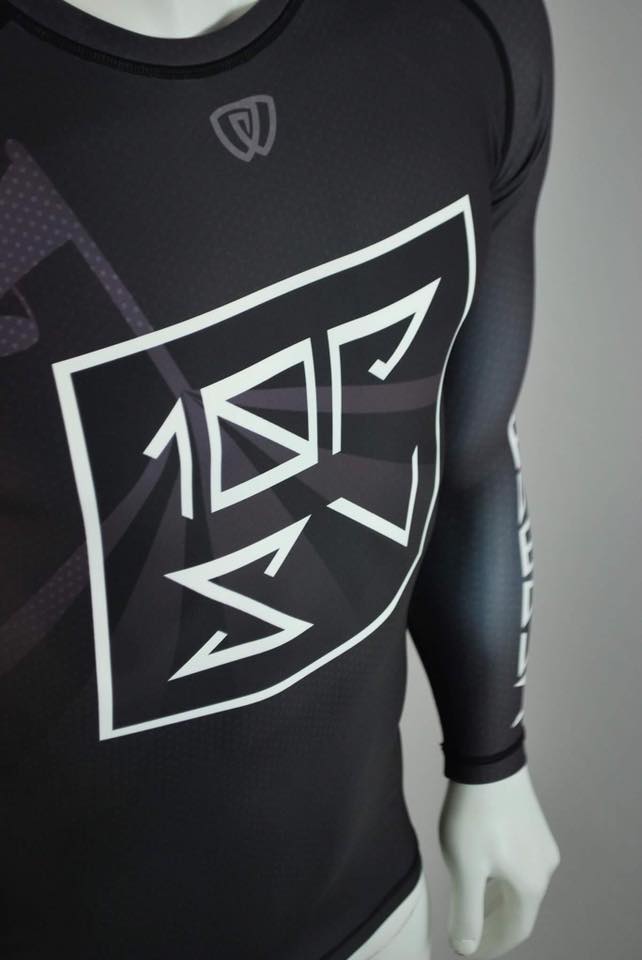 freaksjiujitsu's tweet photo. Get the #10thplanetspringvalley rash guards while they last!
Designed by our own Jacob Lee with the help of our good friends @phalanx_usa! https://t.co/8k8TLiZZKZ