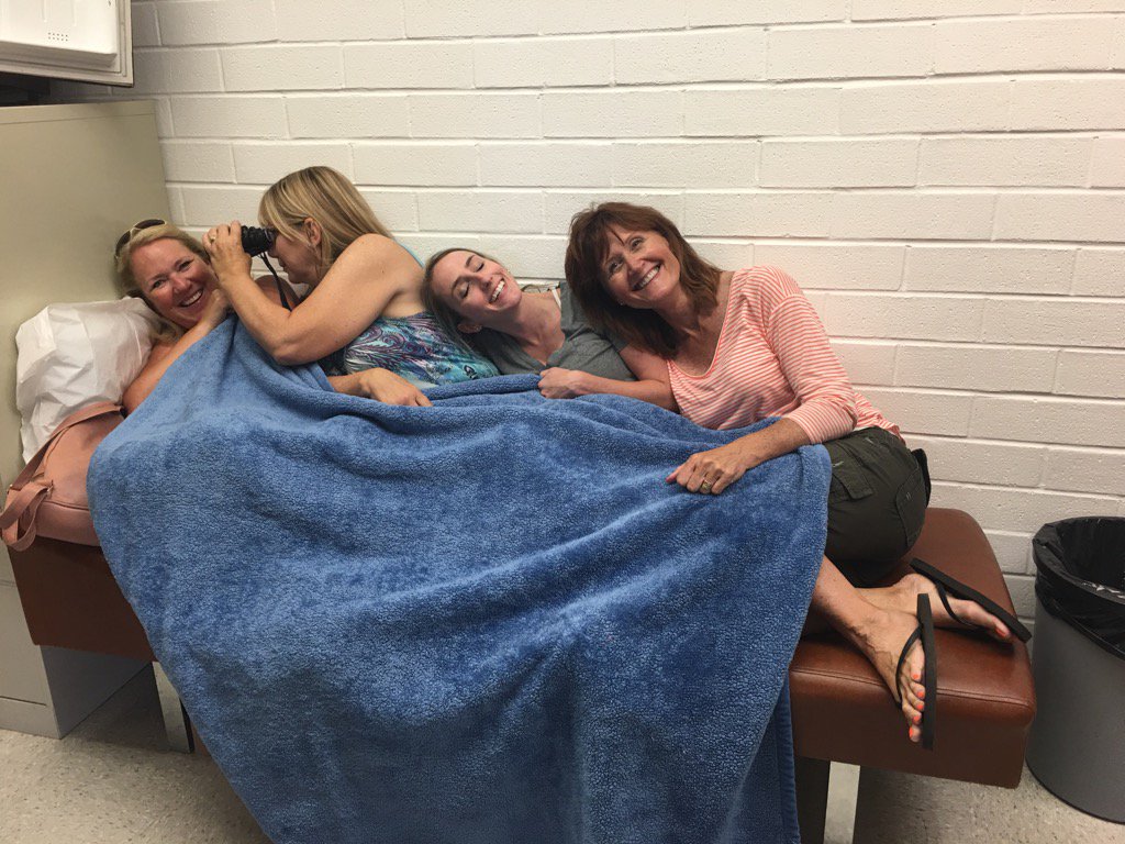 brandivandy's tweet photo. #Binocularbabes #avstaffhunt #inabed #werefunny https://t.co/bJSd4pFCVv