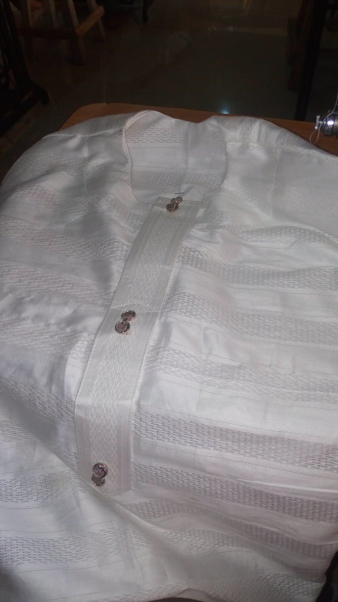 Yettyhipssy's tweet photo. #maleattire #atiku #placket #buttons #fashionpreneur #fashionteacher #tailor https://t.co/PY7uY8YAcN