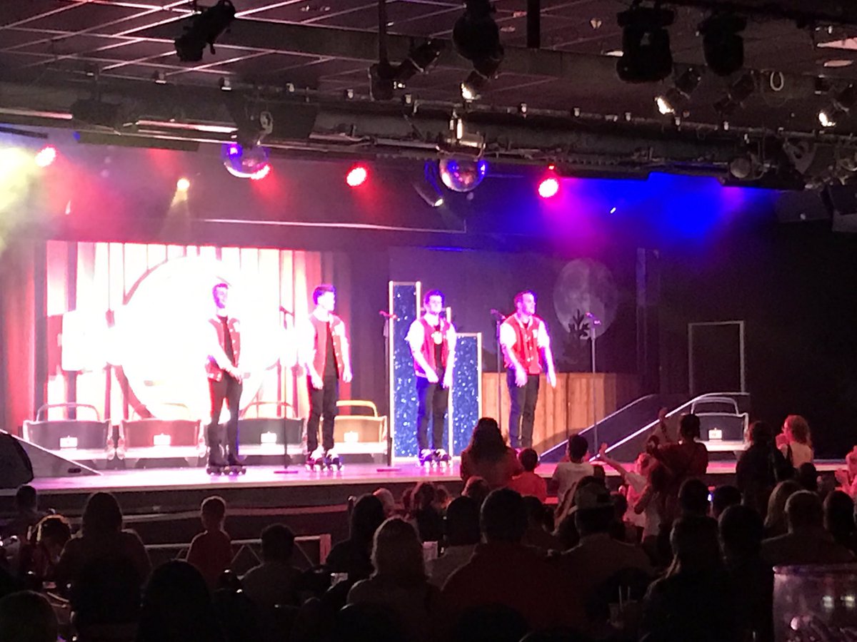 Jennya183's tweet photo. @therollerboys great show tonight in minehead butlins smiles all around 😍☺️ https://t.co/6vz0eaL1DU
