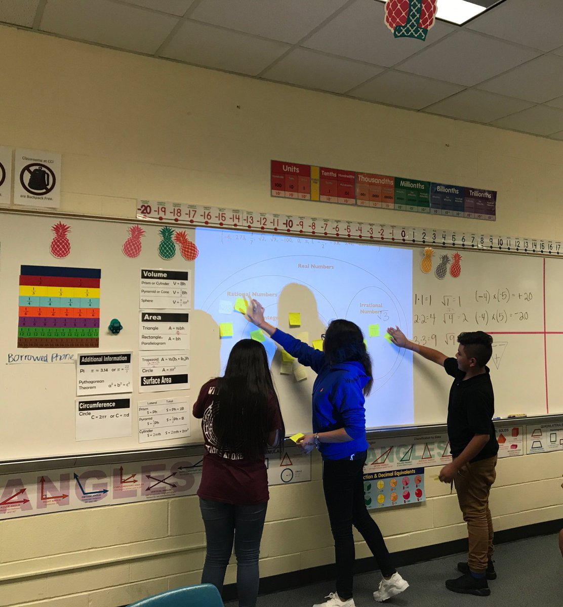 t_williams1028's tweet photo. Everything is better with post it notes #classifyingnumbers #ccisdsecmathlearns #targetmath https://t.co/MsSyxHiZz2