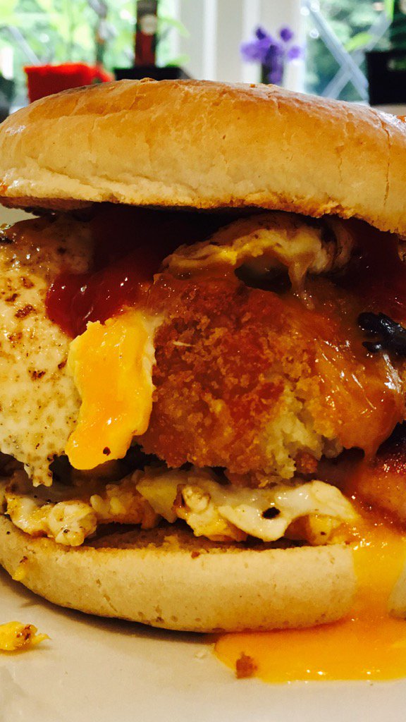 hellokitchen67's tweet image. The King of Breakfast. Pork sausage, crispy bacon, free range fried egg, potato croquet, ketchup. #getinmybelly