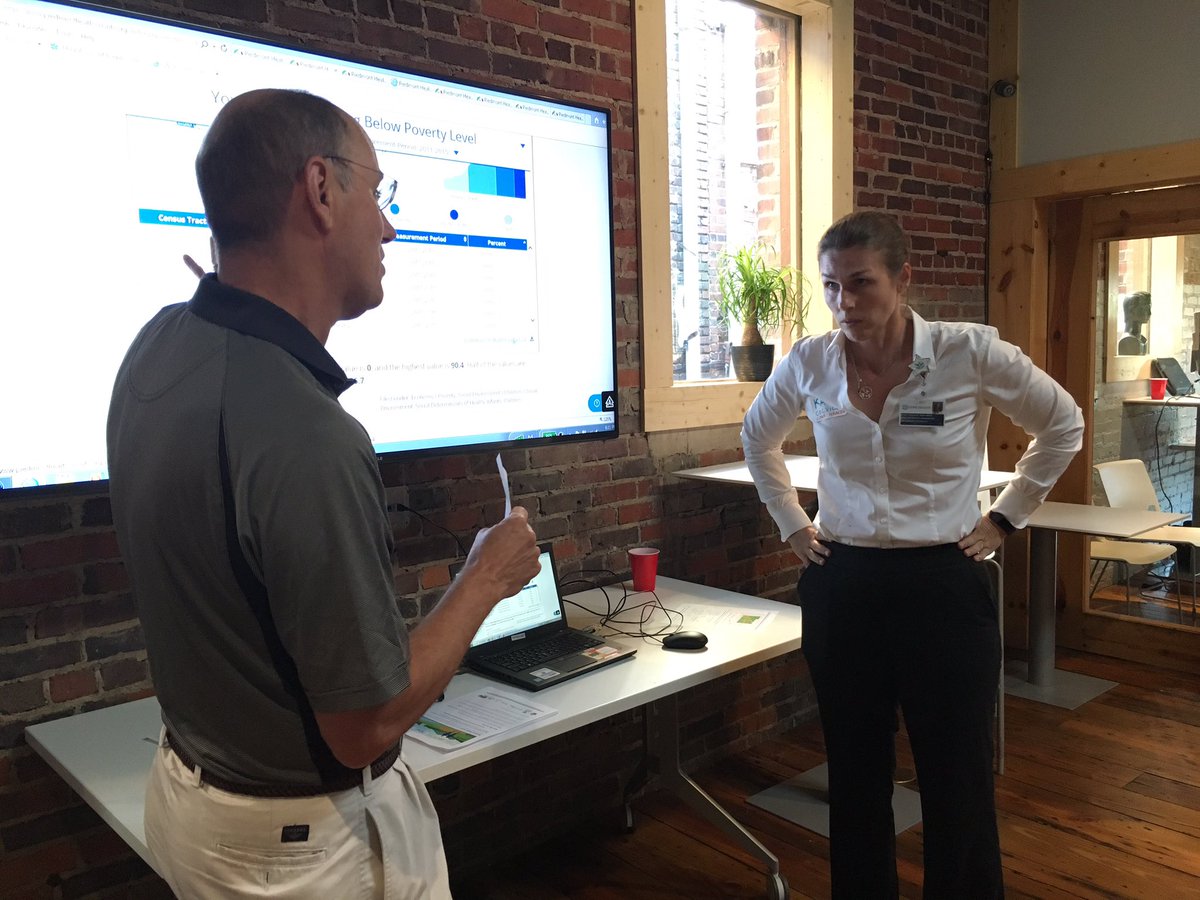 CodeForGSO's tweet photo. We've got 5 great exhibitors answering your questions about data and community indicators #GCCIP https://t.co/QntTEFmApH