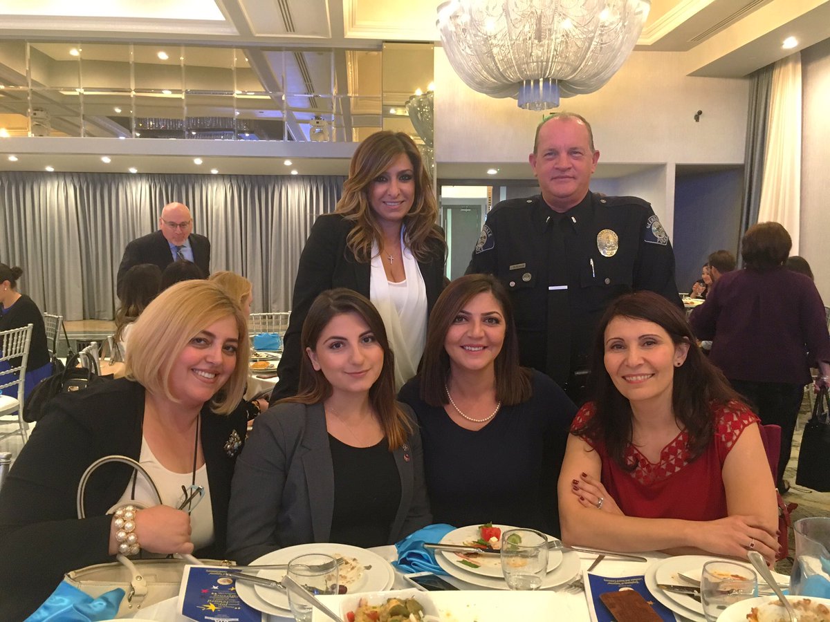 The_Stark_Group's tweet photo. Proud to stand as a sponsor for the @GlendaleYouth which to date has serviced over 9,000 low income at-risk #youth in #myglendale https://t.co/jSpALKtUYq