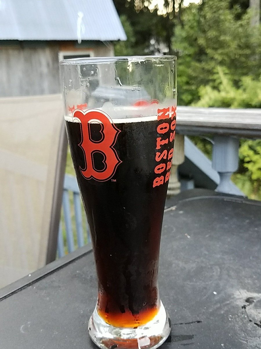 Ivarted's tweet photo. Tonight's taster is a hazel nut porter crisp with a coffee like finish #paymeinbeer https://t.co/nrdzqobEXb