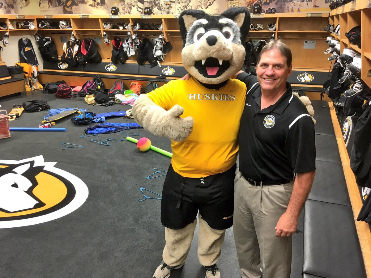 Michigan Tech Hockey On Twitter Coach Shawhan And Blizzard Filmed A Locker Room Scene For Orientation Week Welcome Freshmen Followthehuskies Mtuhky Https T Co L8spqt8y6m