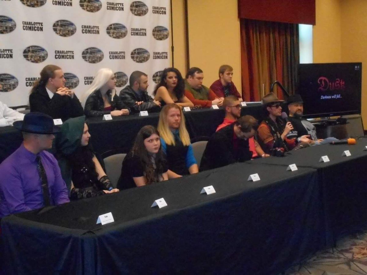 LostRoadtoHope's tweet photo. #SeasonTwo #Trailer debuted @ #CharlotteComicon
#BestOneDayCon
#OneAwesomeCast
#DuskSeries #SeasonOne #TrailerDebut #BestFansEver https://t.co/Rh3T2wo0KO