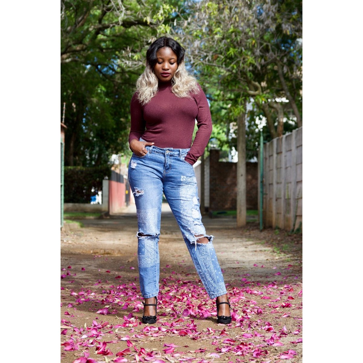 NyashaMavu's tweet image. #boyfriendjeans for the summer anyone? 🙋🏾Check out full #lookbook here ⏬ stylesquadzim.com/2017/08/21/las…