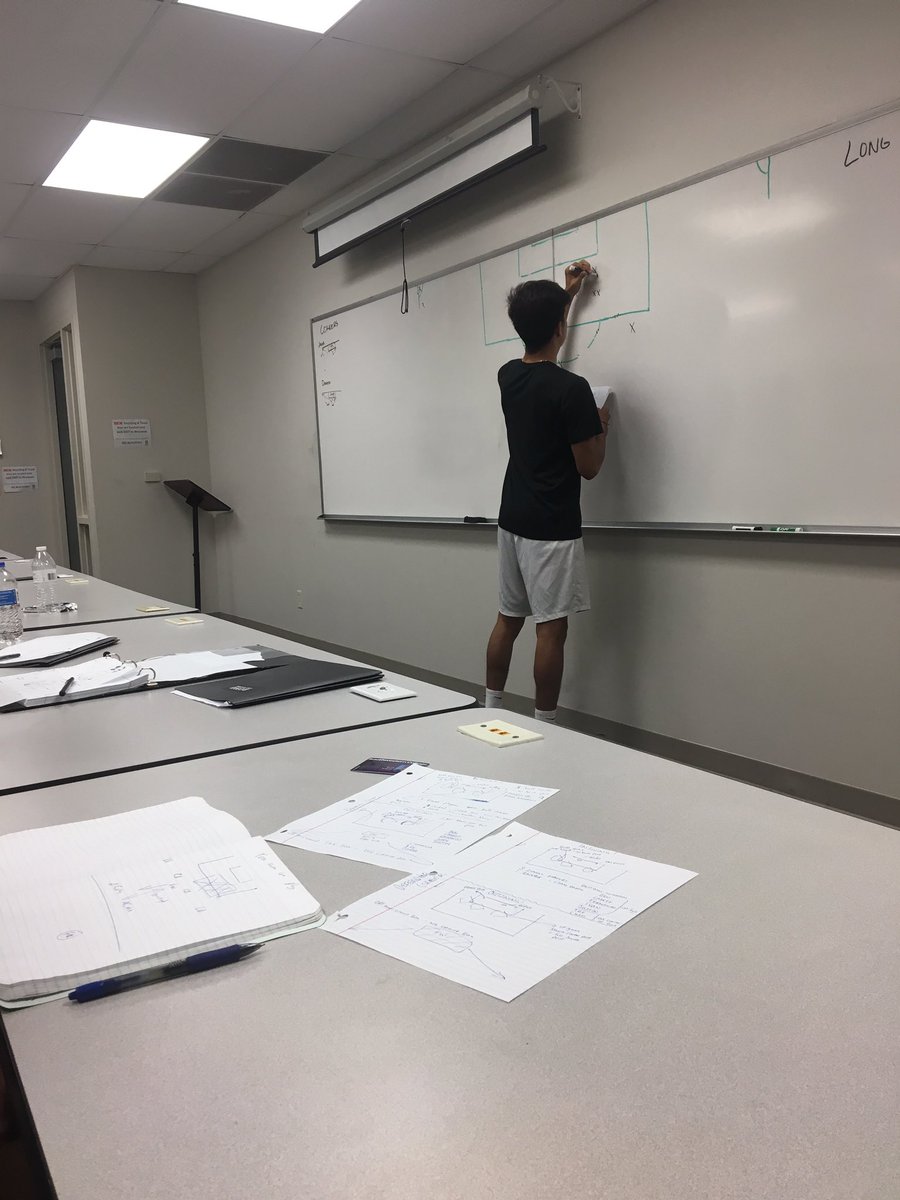 BuilderSoccer's tweet photo. @Fer_Salazar_7 teaching the class of Free Kicks #BuilderNation #jinx https://t.co/jqgjJtwpWO