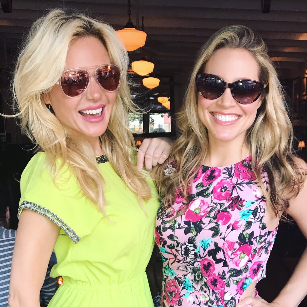 DrKellyPowers's tweet photo. #eclipse -ing🌒 w/my fellow #RedEye @foxnews alum,the lovely @JillDobson #EntertainmentReporter @netflix #RedEyeReunion #FoxNews #eclipse2017 https://t.co/UuZt0lbYD5