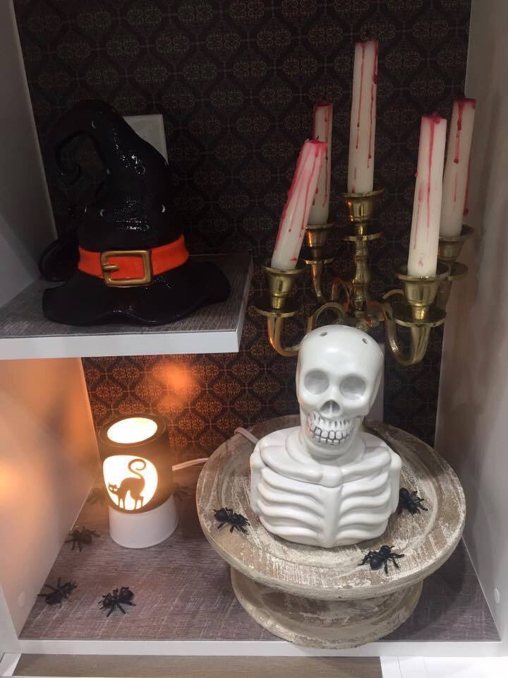 MelissaBattler's tweet photo. Mr. Bones!! 💀 Available Sept. 1!! Who wants it? DM me to get on my pre-order list!! #skull #Halloween #gowickless #scentsy #warmer https://t.co/lip1iSdslh
