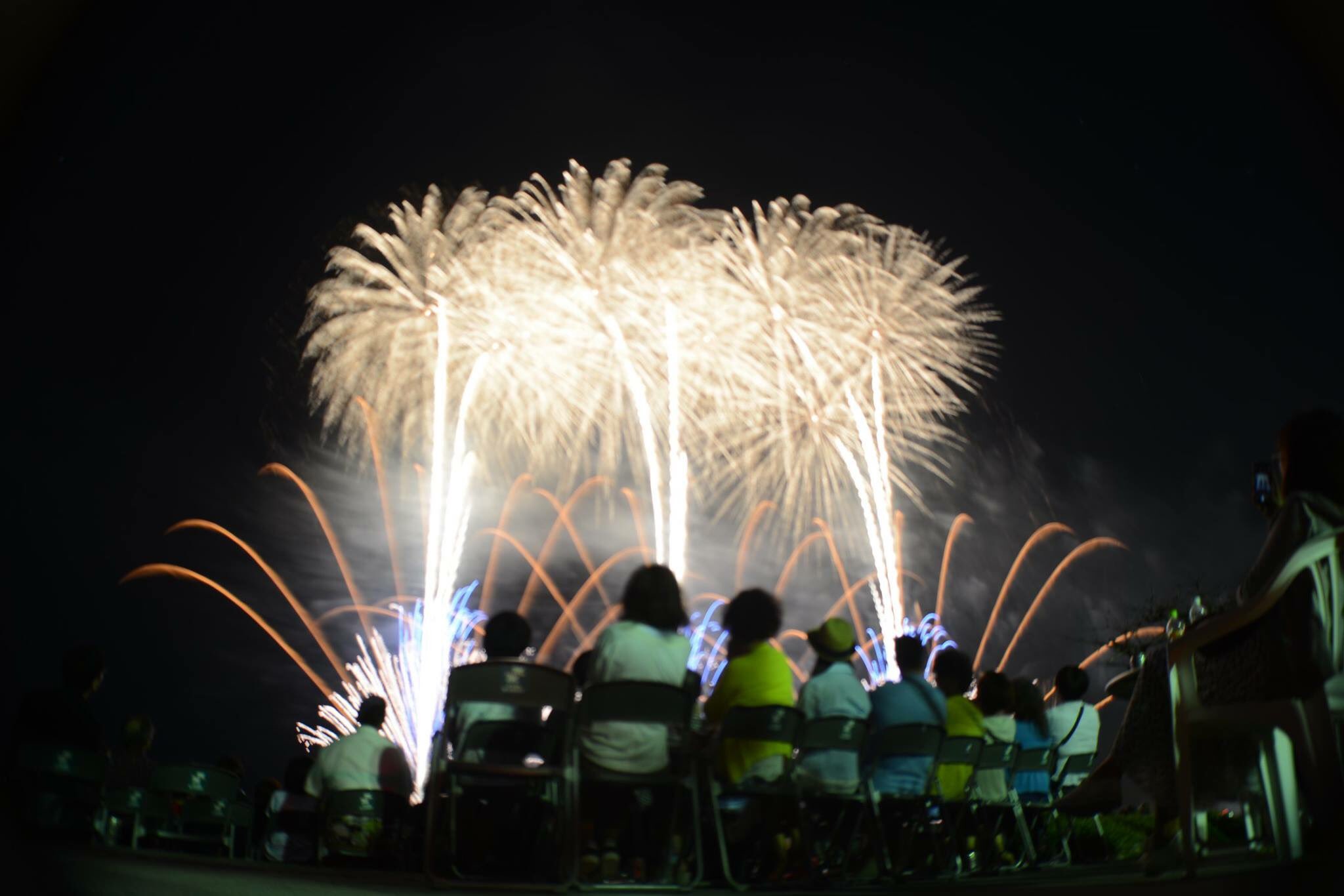 琉球海炎祭 公式 Sur Twitter 来年は 琉球海炎祭が15周年になります 今後とも 琉球海炎祭を宜しくお願い致します 琉球海炎祭 15周年 花火 花火大会 日本で一番早い夏の大花火 発の大花火と音楽のコラボレーション ぎのわんトロピカルビーチ 宜野湾市