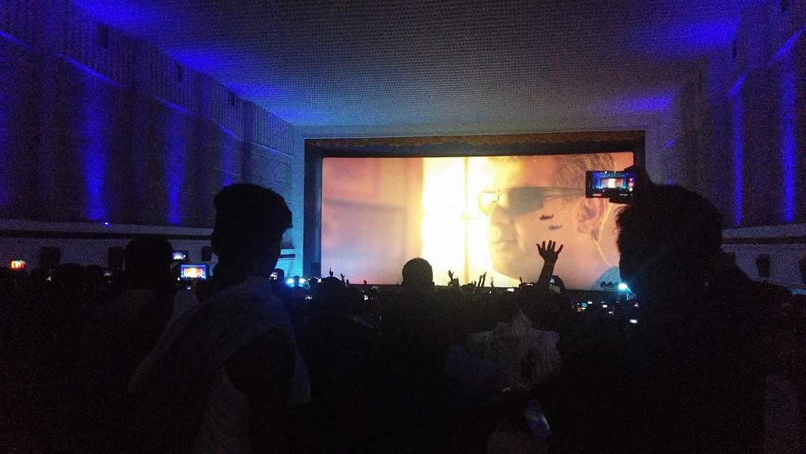tvl_Ajithfc's tweet photo. #Thala #vivegam_FDFS #mass_overload 😎Tirunelveli https://t.co/zz8coM8Iyp