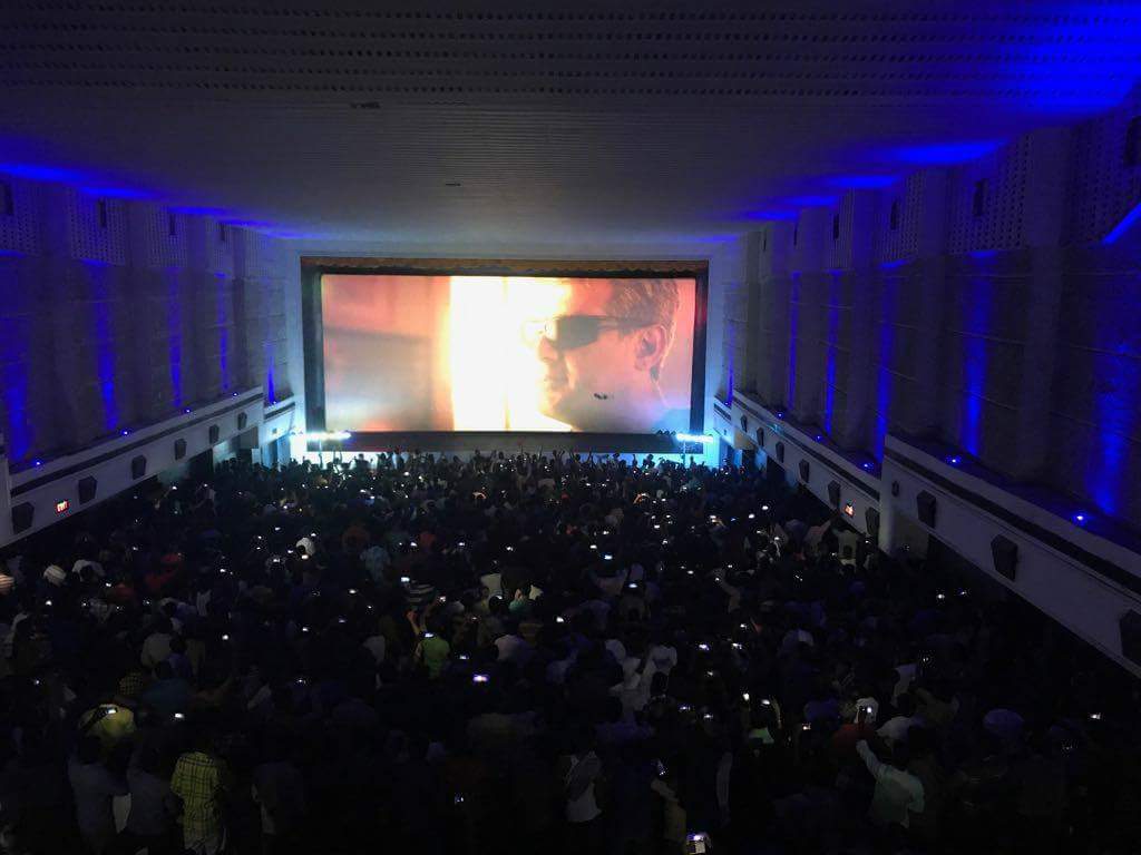 tvl_Ajithfc's tweet photo. #Thala #vivegam_FDFS #mass_overload 😎Tirunelveli https://t.co/zz8coM8Iyp