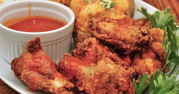 firstwefeast's tweet photo. The best bar snacks, ranked https://t.co/cMi1VH7S38 https://t.co/P1FE94tWTV