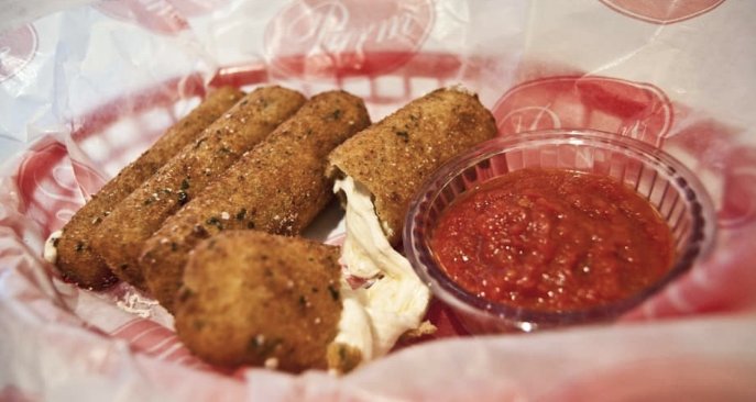 firstwefeast's tweet photo. The best bar snacks, ranked https://t.co/cMi1VH7S38 https://t.co/P1FE94tWTV