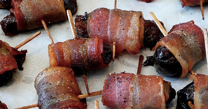 firstwefeast's tweet photo. The best bar snacks, ranked https://t.co/cMi1VH7S38 https://t.co/P1FE94tWTV