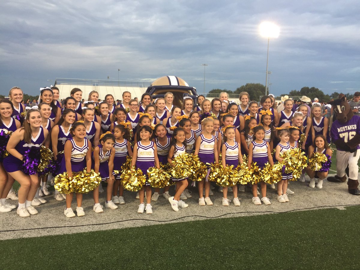 rosella_salinas's tweet photo. Meet the Mustangs!!! Thanks to the beautiful @cheermfhs for taking a pic with my @MFyouthfootball cheerleaders!!! 💜💛 #mustangs4ever https://t.co/JAMsdlVs8x