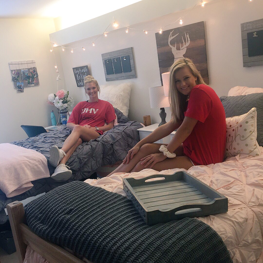 kayyla_lyynn's tweet photo. dorm sweet dorm 🤗🤙🏼@ash_adkns7 https://t.co/TKWpXlDp7F