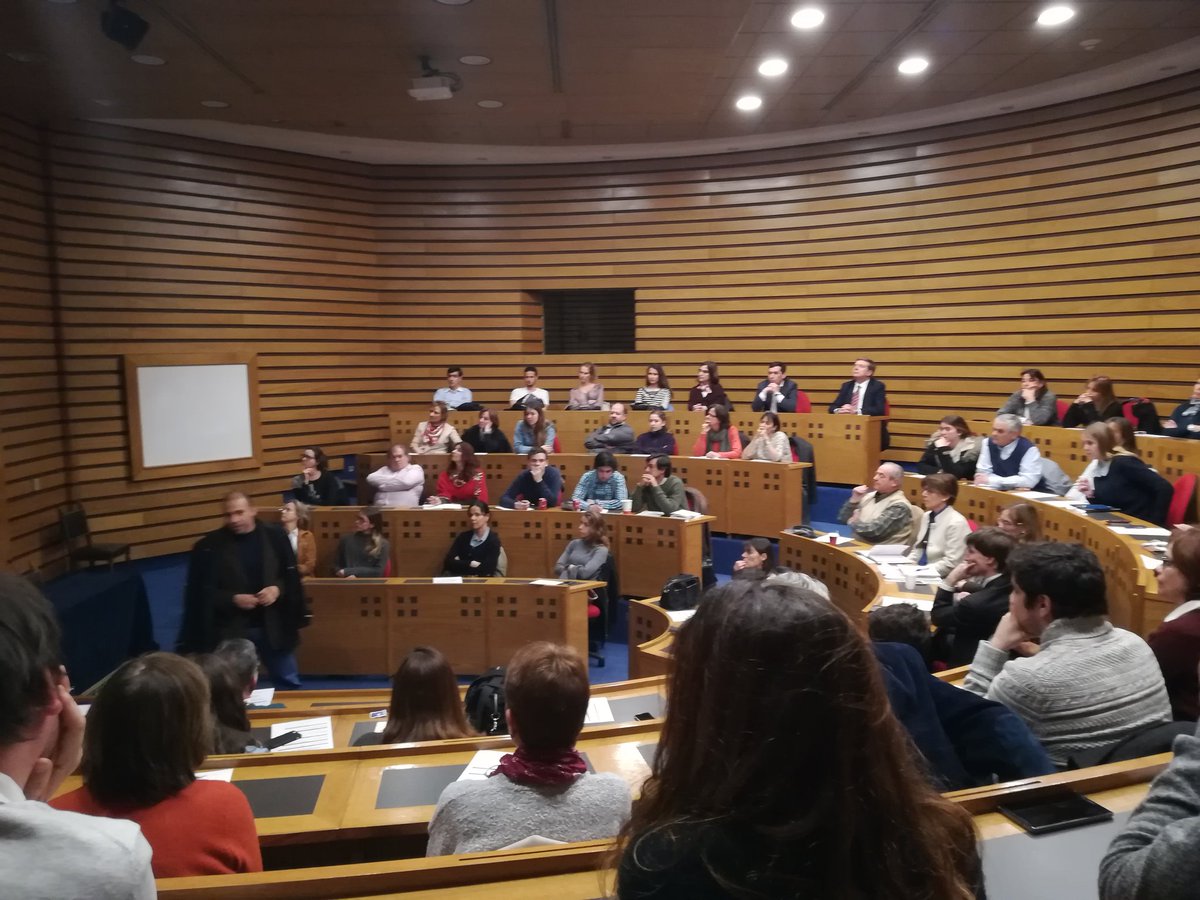 Gran interés despertó el tema del terrorismo. Más de 80 personas asistieron al seminario.