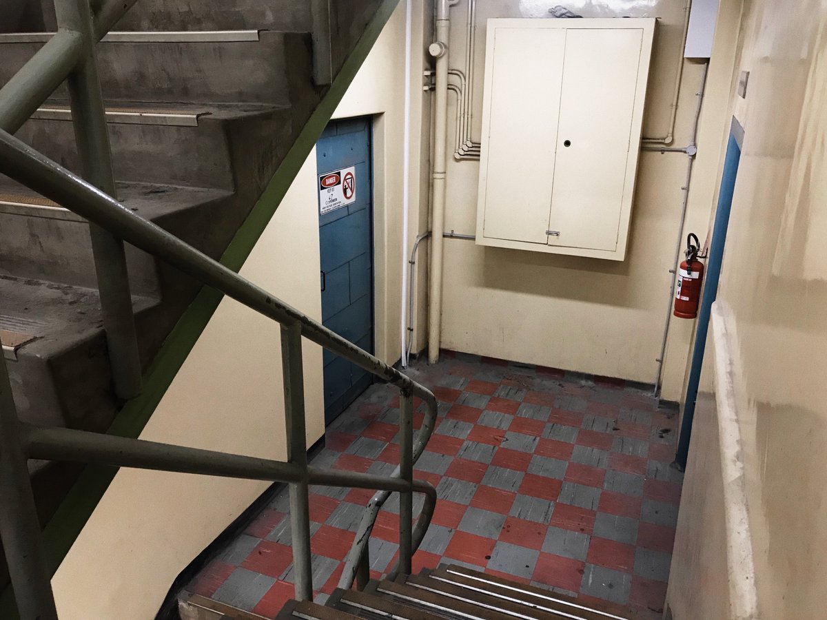 I swear I work in a HL2 map