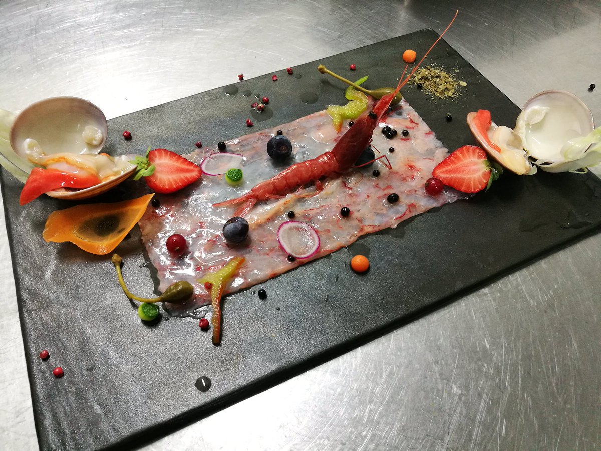 castellosmarco's tweet photo. L'essenziale raffigurazione del #mare del #vulcano #etna e dei suoi fondali marini #ristoranti #sicilia #gourmet #restaurant #taormina https://t.co/aJnPN9wIKG