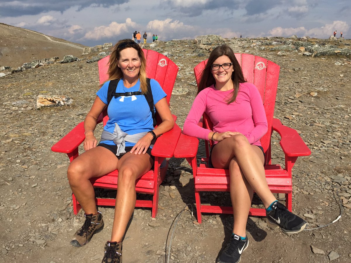 steaknshiraz's tweet photo. #jasperNP #Whistler'sSummit #tnme #blessed #redchairs #theviewthough https://t.co/qsAoc82MZY