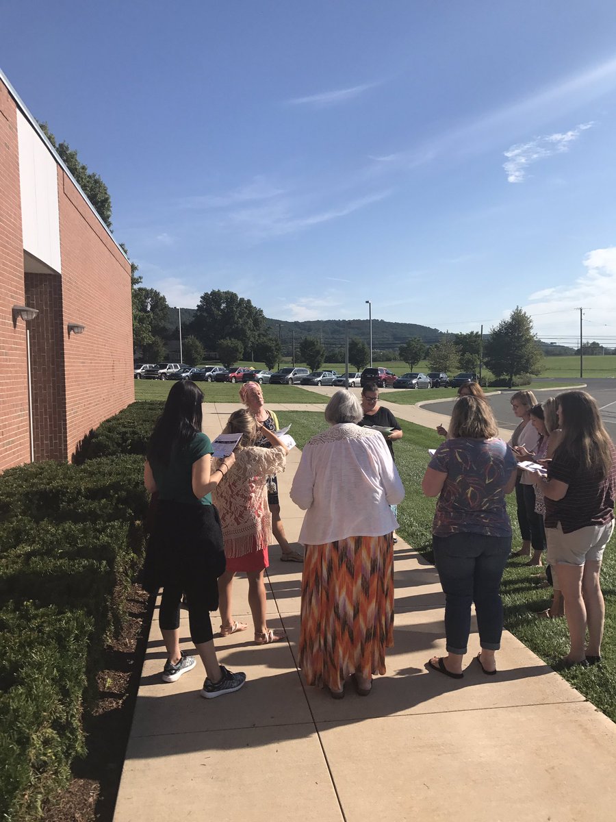 MoZavadel's tweet photo. Hereford Schoolwide PBS staff kickoff! Learning expectations for all areas. Amazing job SWPBIS team! #hfdproud https://t.co/Tju0ks8YMz