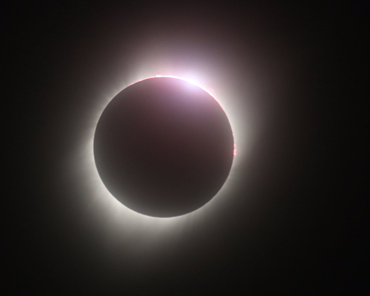 millerdeb11's tweet photo. Totality in the path of the solar eclipse  #SolarEclispe2017  #Totality  #TotalEclipse https://t.co/kIkereuLHf