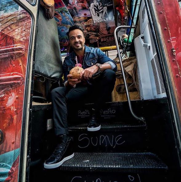 primerahora's tweet photo. .@LuisFonsi celebra el Día Nacional del Ron https://t.co/ITQYKNo2Jy https://t.co/XdrPiBLTsA