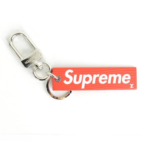 mousuto44lav's tweet photo. SUPREME×LOUIS VUITTON　

LV Down Town Tab Charm　

ロゴモチーフレザーキーホルダー💕

応募方法は↓
フォロー&amp;リツイート⚡️⚡️

入手困難！
限定1名様にプレゼント🎁

#SUPREME
#LOUISVUITTON https://t.co/58RGrV7vBA