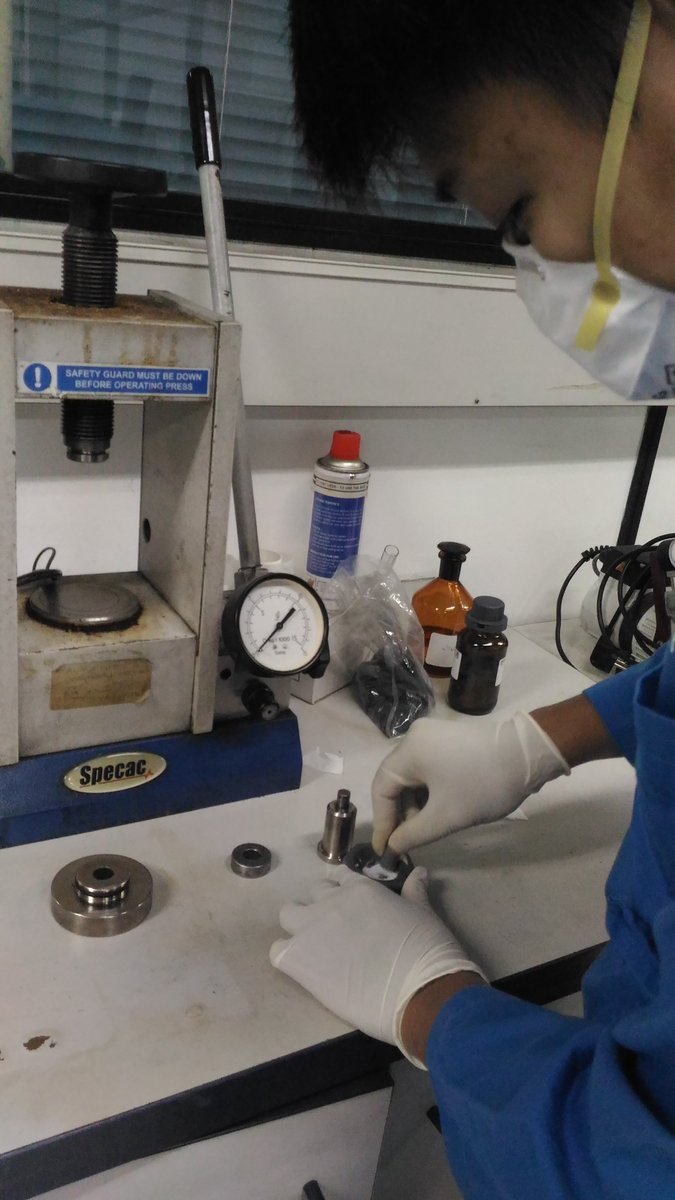polimer_bppt's tweet image. Preparasi sampel KBr Pelet untuk pengujian FTIR
#pengujian
#Laboratory