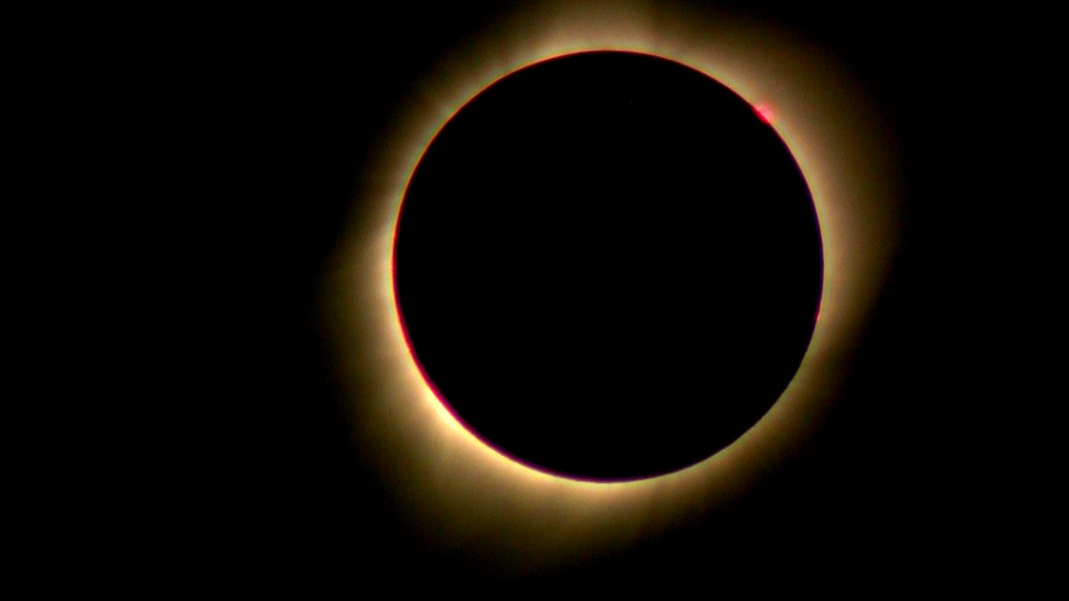 RobCBS4's tweet image. Reviewing #GreatAmericanEclipse footage from #mwxl in #Casper, WY. Didn't see red solar flares at 2 &amp;amp; 4 o'clock in my B&amp;amp;W viewfinder. Wow!