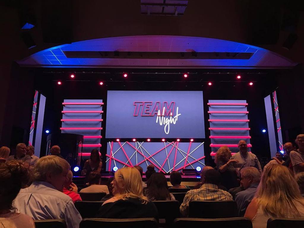 red_writinghood's tweet photo. Had a wonderful night at #TeamNight17 thank you @churchofthehighlands #DreamTeam @danthetallcool1 https://t.co/nbKFSWwimB https://t.co/PxWxbqI9HM
