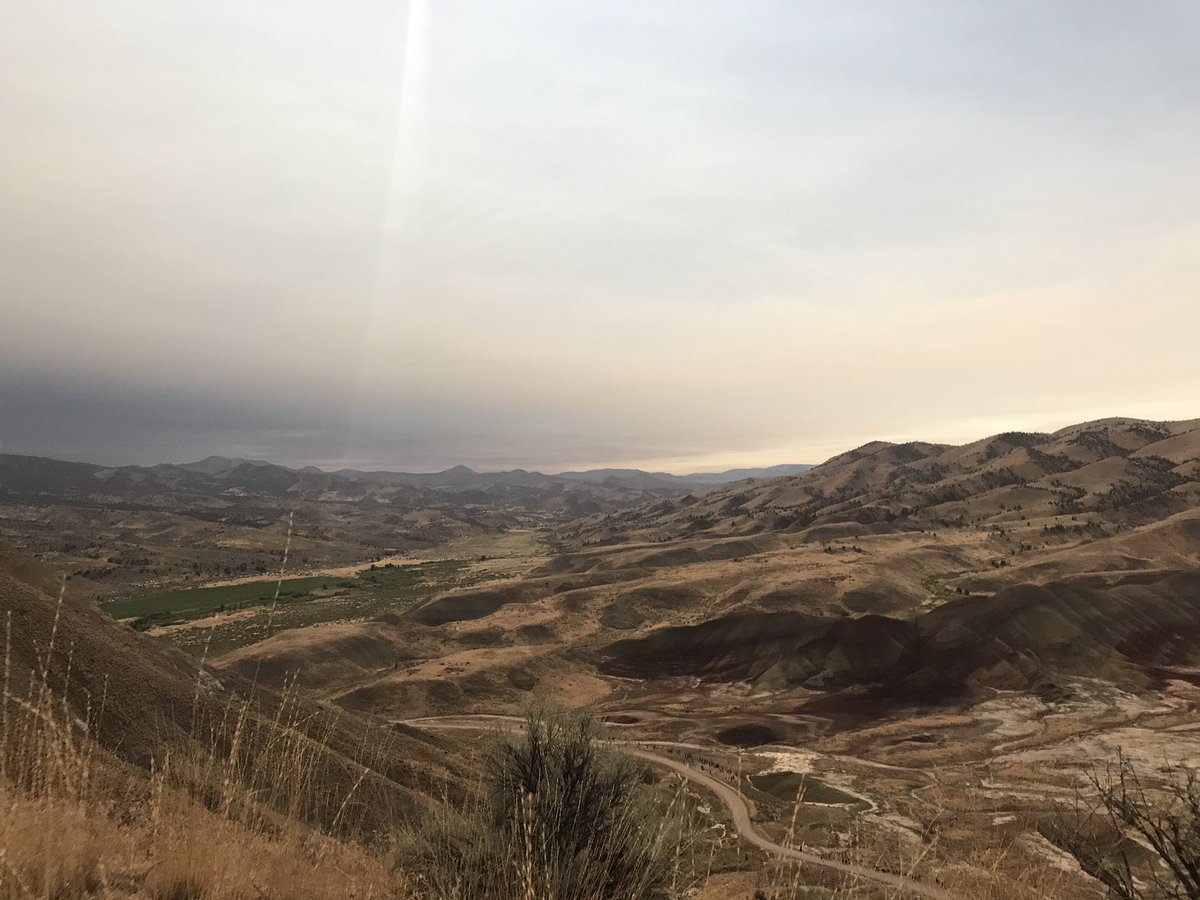 lekolightfox's tweet image. 0° on the eclipse path was surreal. I couldnt believe I actually witnessed something so awesome in every sense of the word #EclipseSolar2017