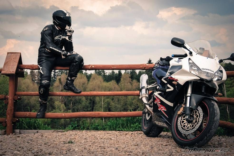 2002 Honda CBR 900. buff.ly/2wneli9

📸: GabryielGP on BikePics.com