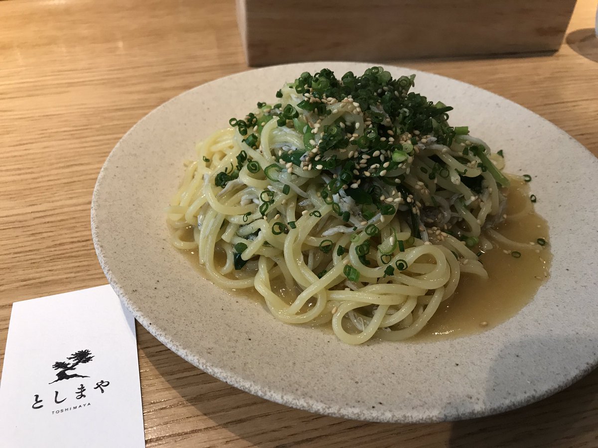 杉山 靖彦 千円以内縛り二度行きngの神楽坂ランチ133 本日は神楽坂の紹介では必ず出てくる石畳の路地にある としまや さんで もちもち生パスタを使った しらすと青唐辛子の和風ペペロンチーノの大盛りを頂きました サッパリとピリ辛で暑い日でも食が 杉山 靖彦 千円以内縛り二度行きngの神楽坂ランチ133 本日は神楽坂の紹介では必ず出てくる石畳の路地にある としまや さんで もちもち生パスタを使った しらすと青唐辛子の和風ペペロンチーノの大盛りを頂きました サッパリとピリ辛で暑い日でも食が