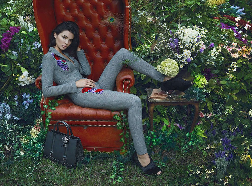 Rocknrollgirl92's tweet photo. kendall for la perla fw17 #jennerupdates https://t.co/14P8SCbqQX