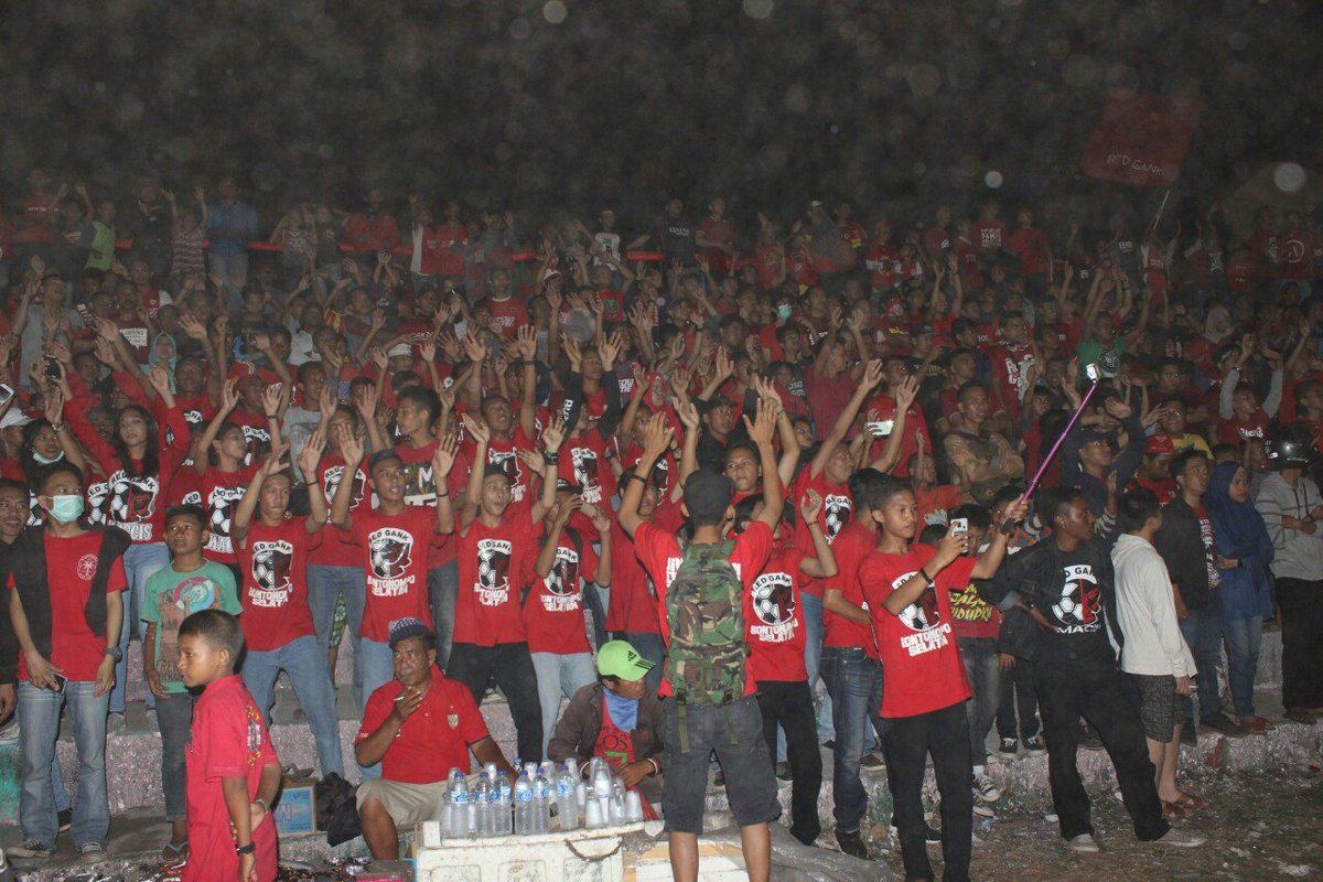 RedGank_Bonsel's tweet photo. Tunggu aksi aksi kami selanjutnya😇utara tetap redgank.redgank tetap utara!redgank tetap redgank.

Pict:@Syahrul_RG 

#Redgankpsm #bonsel https://t.co/HM7AZF4N5N