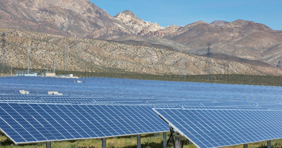 engadget's tweet photo. California continues to lead the US in renewable energy https://t.co/bLDtuvFUGE https://t.co/feURGijNxC