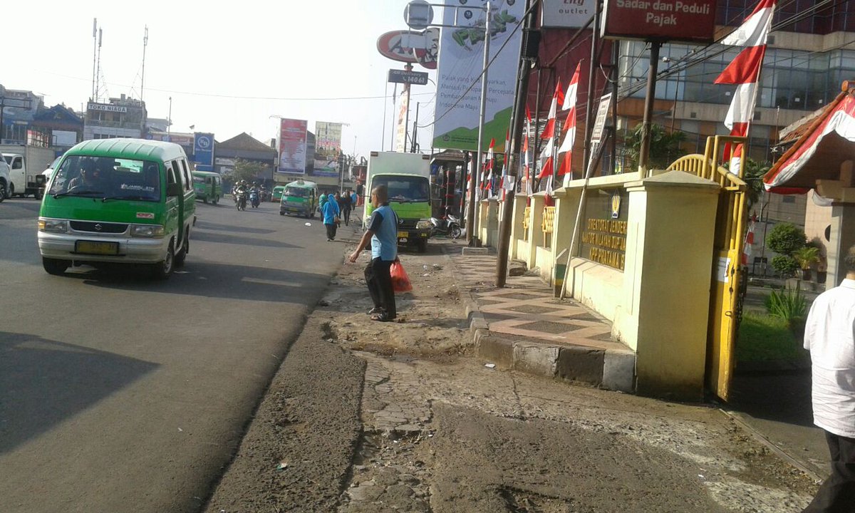 Penghalauan PKL di JL. Ir.H.Juanda, samping BTM.. 👮