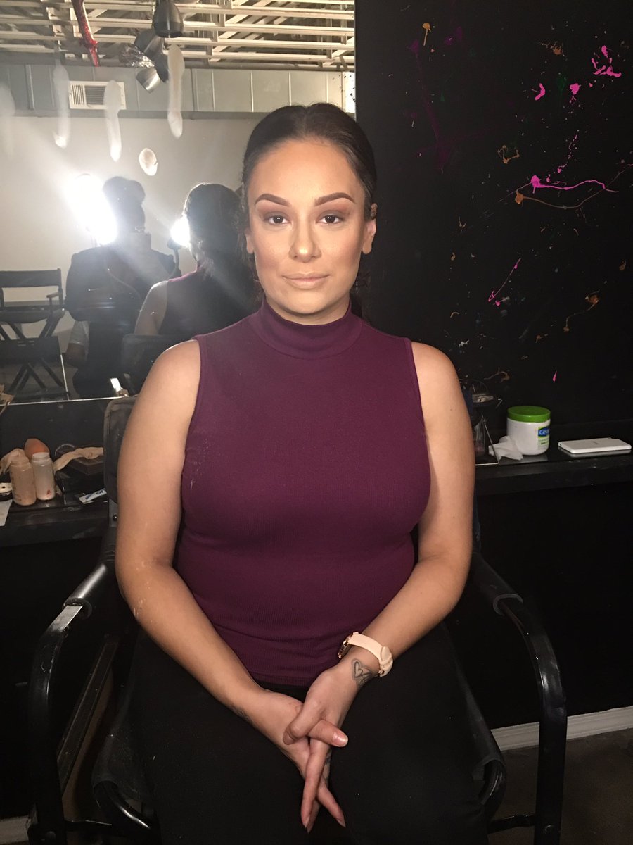 Kbssard's tweet photo. Went to a makeup demo tonight it was amazing! https://t.co/LgL8TpuS2g
