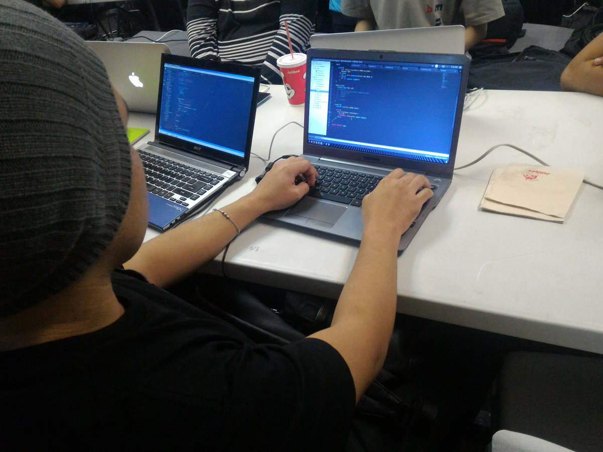 DEVCONPH's tweet image. The mini hackathon of #ReactJSCodeCamp begins! Participants are keen on developing a simple to-do app using reactjs. #DevConPH