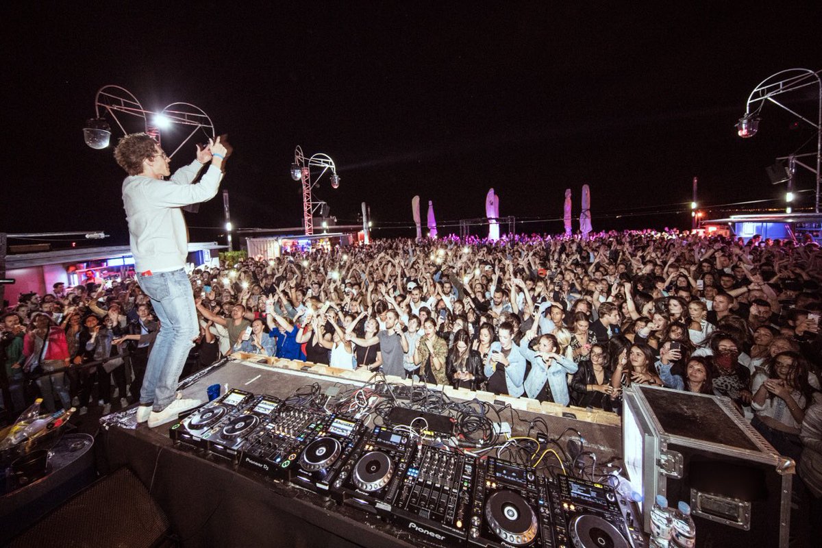 LFrequencies's tweet photo. Merci marseille !!! #R2Rooftop https://t.co/ujyWxTL9b6