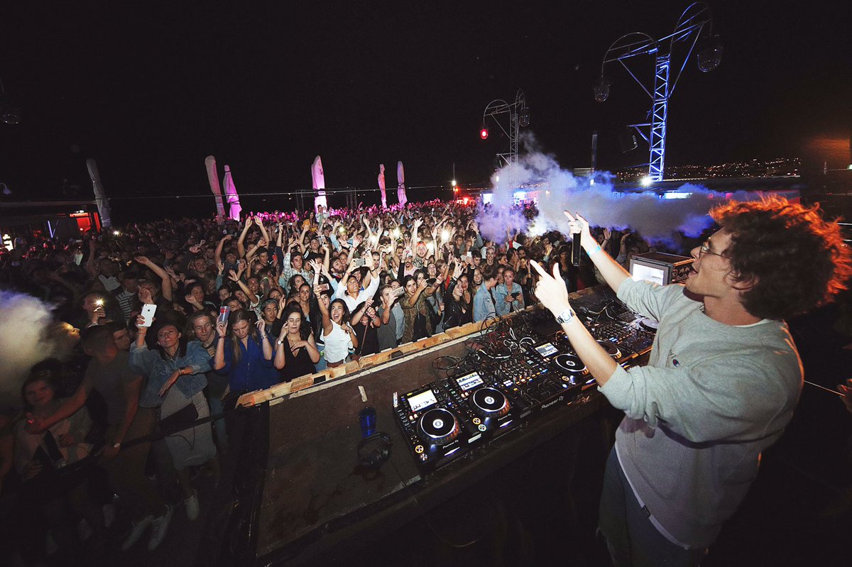 LFrequencies's tweet photo. Merci marseille !!! #R2Rooftop https://t.co/ujyWxTL9b6