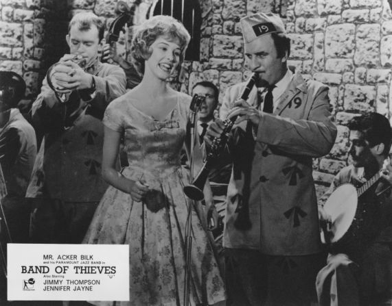 TalkingPicsTV's tweet photo. 10:40 BAND OF THIEVES (1962) musical comedy with #AckerBilk #JimmyThompson #JenniferJayne One of the truly great "trad" jazz films https://t.co/Eg4uVHh0SM